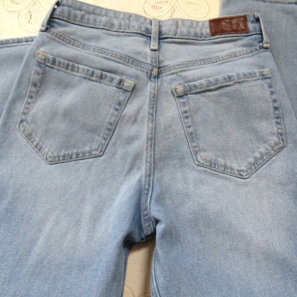 Hollister Ultra High Rise Mom Bandana Patched Jeans 3R(27) Light Wash - Picture 9 of 11